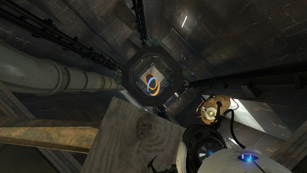 Portal 2 : Der Aufzug-Boden ist weiß und damit Portal-kompatibel.